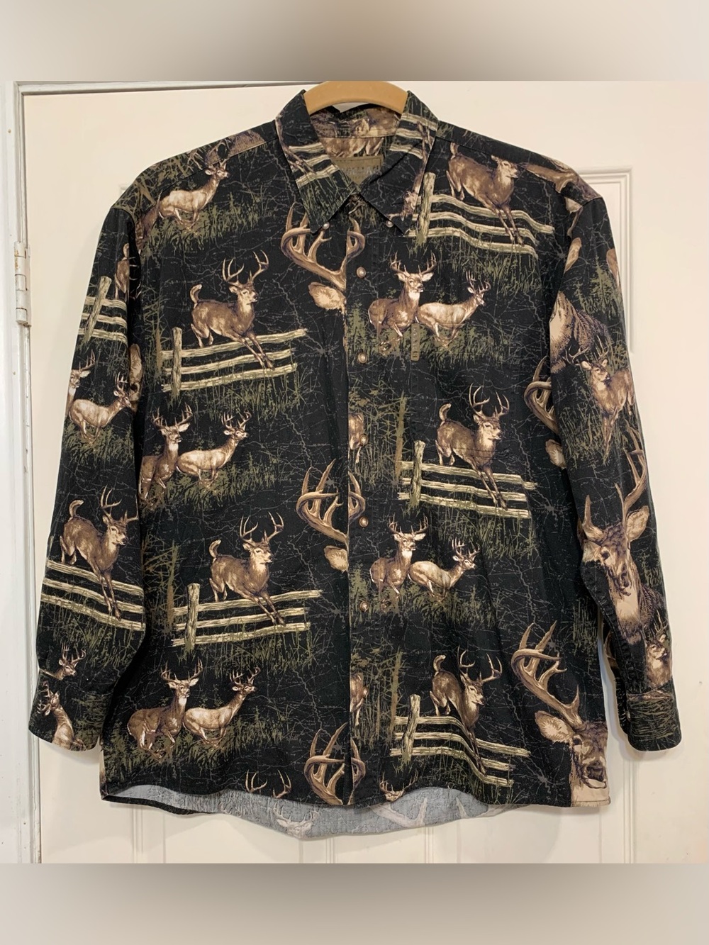 Magellan Men's Buck Deer Print XL Long Sleeve Shirt.             3946E